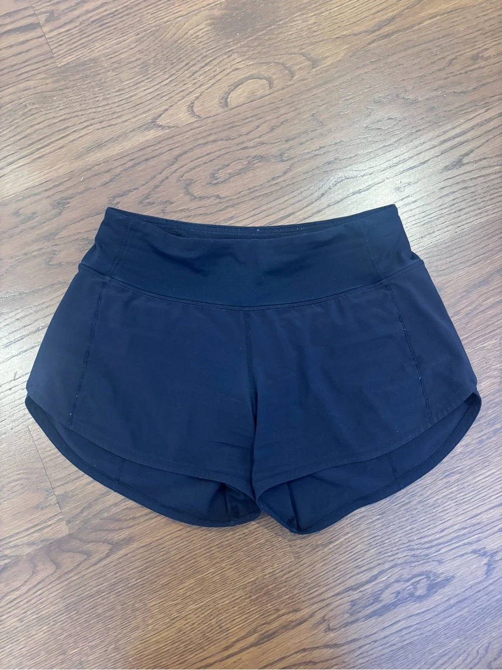 lululemon Black Women's Speed Up Shorts mid rise 2.5in inseam